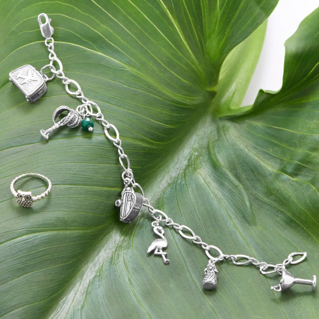 9" Polished Figure 8 Charm Bracelet