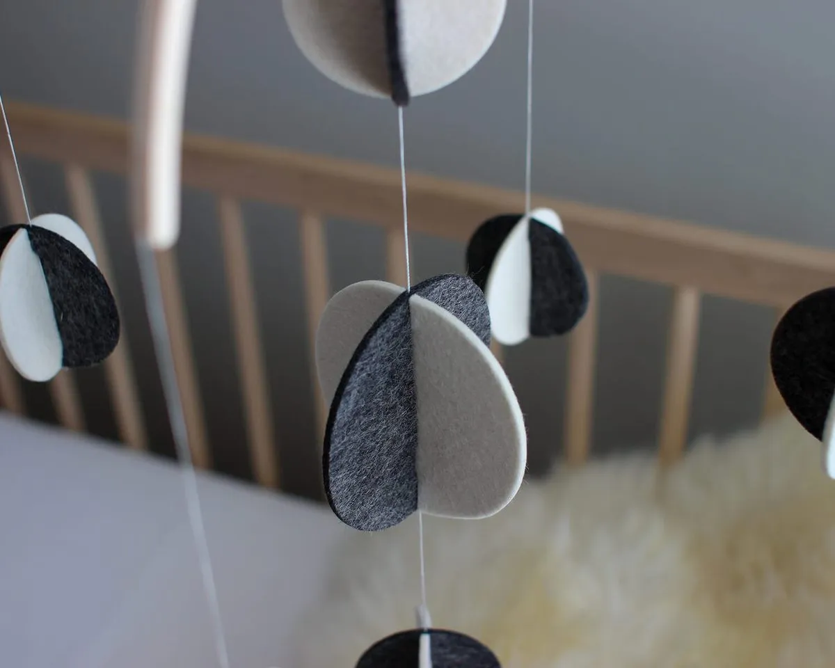 Felt Mobile - High Contrast Modern Orbs