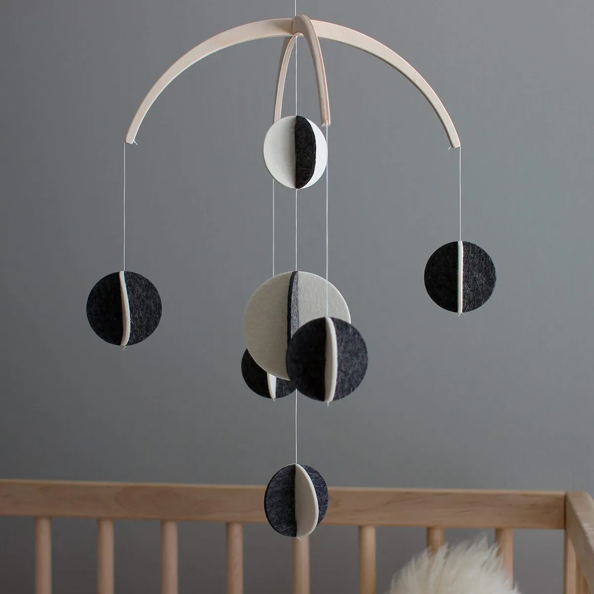 Felt Mobile - High Contrast Modern Orbs