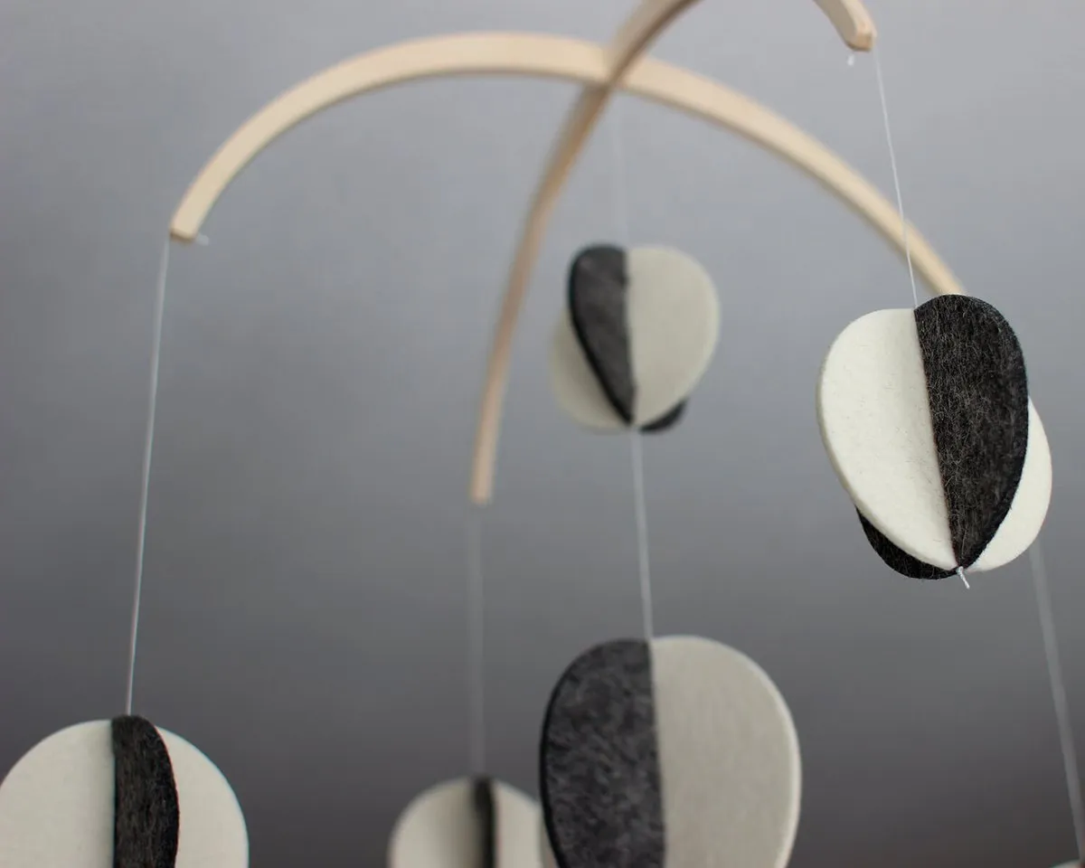 Felt Mobile - High Contrast Modern Orbs